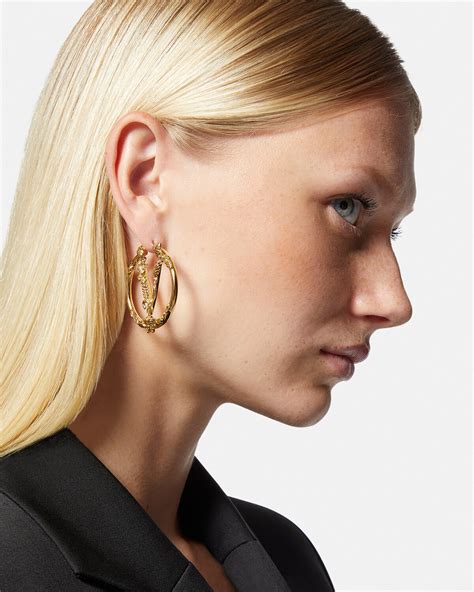 pendientes oro versace